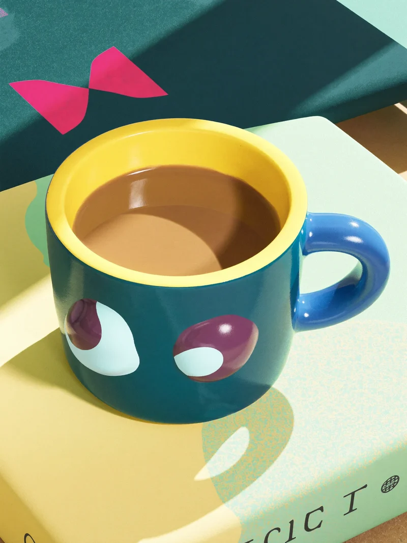 Konzeptstudie: Spezialitätenkaffee in einer unbedruckten Keramiktasse.